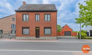 EERSTE BEZOEKDAG ZATERDAG 6/06 VAN 10U TOT 13U (enkel op afspraak!)OOSTERZELE - Deze goed onderhouden, te renoveren woning kunt u vinden in het...