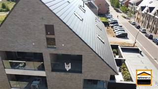 Uitzonderlijk groot en recent duplex appartement 3.2 met 2 slaapkamers, ruim terras, ondergrondse autostaanplaats en kelderberging. Dit uitzonderlijk...