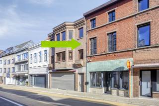 <p><span>Ruime woning met loods.</span></p><p><span>Indeling:</span></p><p><span>- kelder.</span></p><p><span>- gelijkvloers: woonkamer met eetplaats, keuken, wc en atelier (42m²).</span></p><p><span>- 1ste: nachthal, ruime slaapkamer en badkamer.</span></p><p><span>- 2de verdiep: éen ruime slaapkamer en ingerichte zolder met cv-ketel.</span></p><p><span>-3de verdiep: zolder</span></p><p><span>EPC label C geen renovatieplicht van toepassing!</span></p><p><span>Momenteel verhuurd.</span></p><p><span>Gelegen vlakbij het station, scholen, en handelszaken.</span></p><p><span> </span></p><p><span> </span></p><p><span> </span></p>