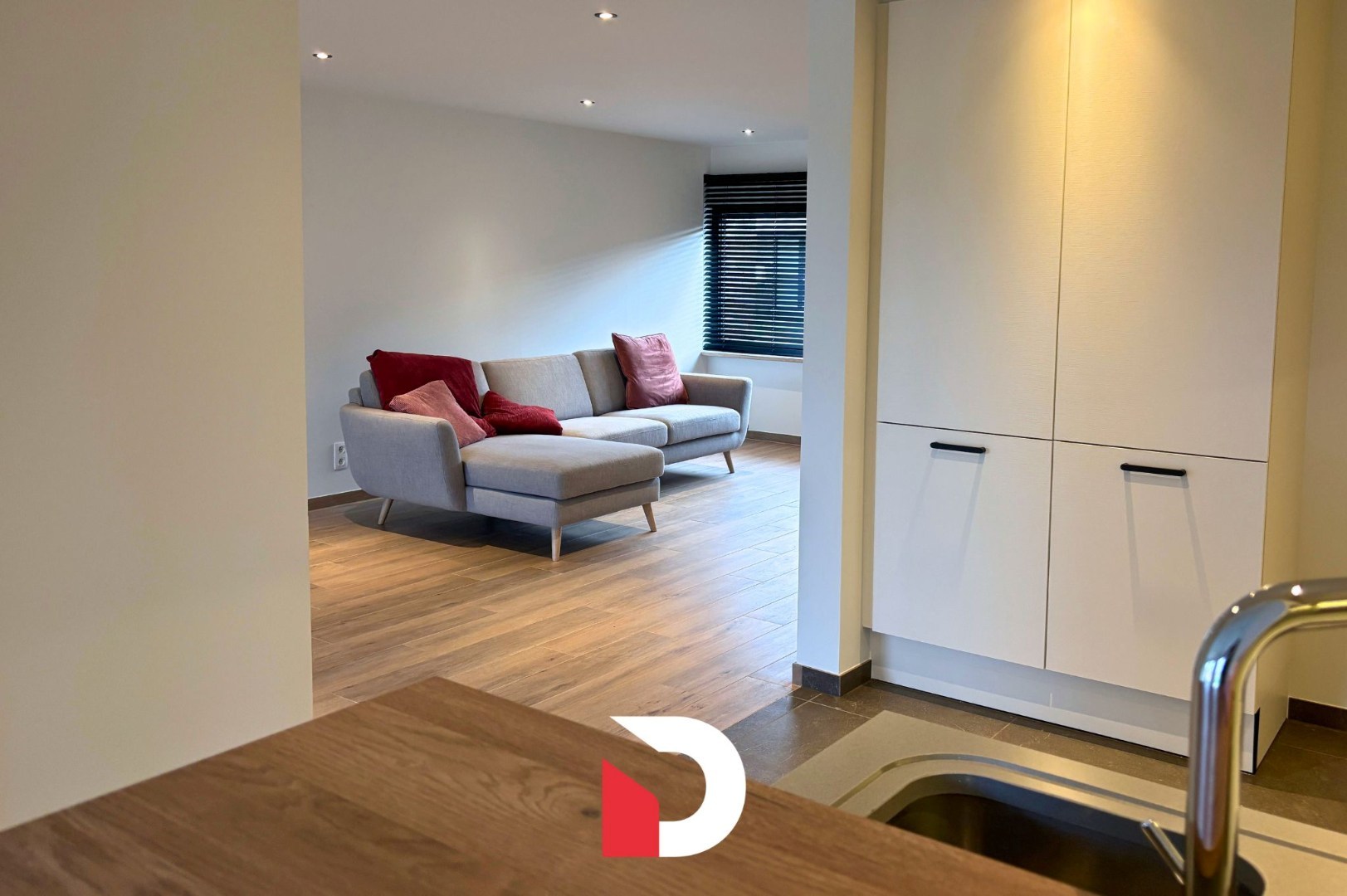 Gerenoveerde, lichtrijke woning met 3 slaapkamers en garage - foto 4