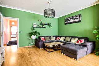 Zeer centraal gelegen appartement op de 1eV in een gebouw met LIFT, vlakbij alle winkels, scholen en het openbaar vervoer.  Dit appartement...