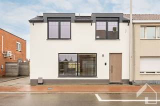 Cette maison récemment rénovée avec des matériaux de haute qualité est située à proximité du centre de Nijlen et de plusieurs magasins et écoles...