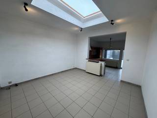 Woning te huur in GeraardsbergenBen je op zoek naar een instapklare woning met veel ruimte? Dan is deze gezinswoning precies wat je zoekt!Deze recent...