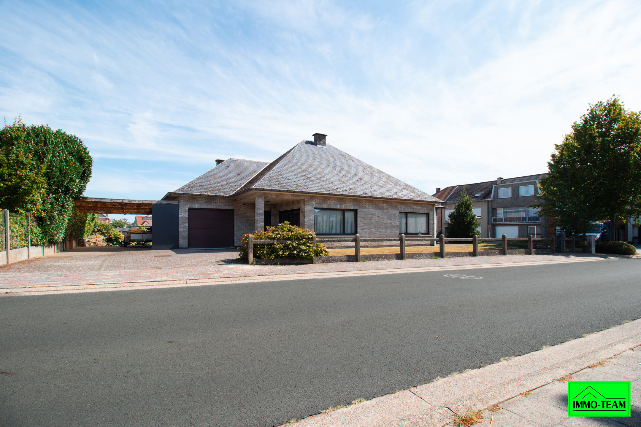 4-gevel woning in residentiële woonwijk - foto 2