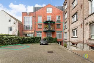 Ontdek deze unieke en karaktervolle loft, verscholen in een achterliggend gebouw en daardoor een oase van rust, ondanks de uiterst centrale...