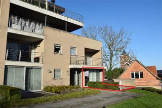 Modern appartement met volgende eigenschappen:<br /><br />° vlotte verbinding met Bilzen, Hasselt en E313<br />° rustig gelegen en toch op wandelafstand van het commercieel centrum<br />° wonen in een verzorgde residentie<br />° vloerverwarming<br />° degelijke afwerking<br /><br />INDELING:<br /><br />° Niveau -1:<br />ondergrondse staanplaats - kelderberging.<br /><br />° Niveau 0:<br />Inkomhal met gastentoilet - living - terras - keuken - wasplaats - badkamer - 2 slaapkamers.<br /><br />Vraag snel online uw bezichtiging aan via de knop "Ik ben kandidaat" die u kan terugvinden op de website van confideo-immo.be. Via deze link dient u alle gegevens aan te vullen en dan zal u eerstdaags door ons gecontacteerd worden om een afspraak in te plannen.