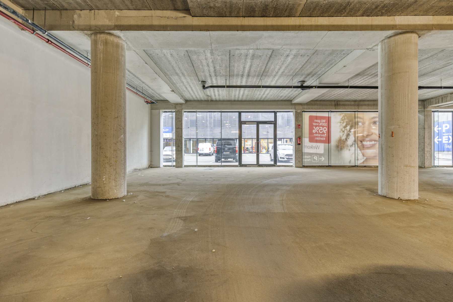 Commerciële toplocatie – baanwinkel (ca. 930 m²)  te huur in Oostende - foto 2