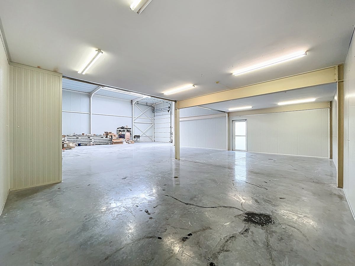 Magazijn (ca. 355 m²) met kantoor (ca. 444 m²) te huur Lokeren - foto 2