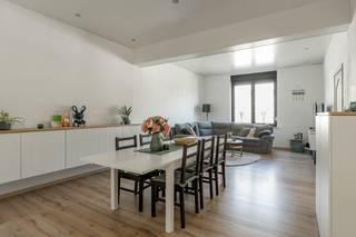 Karaktervolle woning met tal van mogelijkheden in het hart van NeerpeltIn het centrum van Neerpelt, op wandelafstand van scholen en openbaar vervoer,...