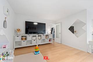 Immo Groot Leeuw stelt u dit gerenoveerde appartement voor in Sint-Pieters-Leeuw. Dit ruime en lichte appartement werd afgewerkt met...
