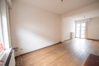 Leuke stadswoning op TOP ligging in Waregem.Deze gerenoveerde HOB beschikt over: inkom, leefruimte, was kamer met toegang tot de kelder. Op de eerste...