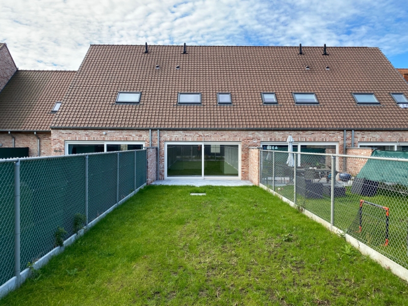 ✨Recente twee gevel woning MET afgesloten tuin en voetgangers- en fietsuitweg EN private carport te huur via EXPERT-IMMO ✨ - foto 4