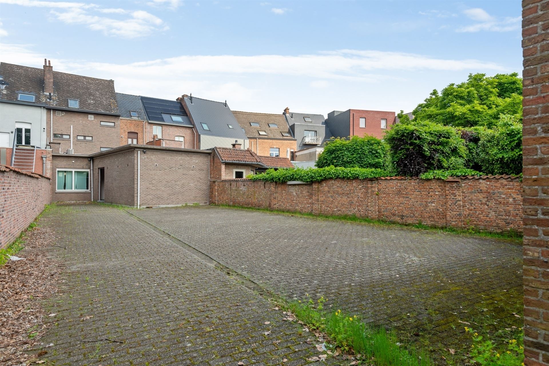 Unieke investeringskans: veelzijdig renovatieproject met uitstekende zichtbaarheid en parkeerplaatsen in Duffel's kernwinkelgebied - foto 2