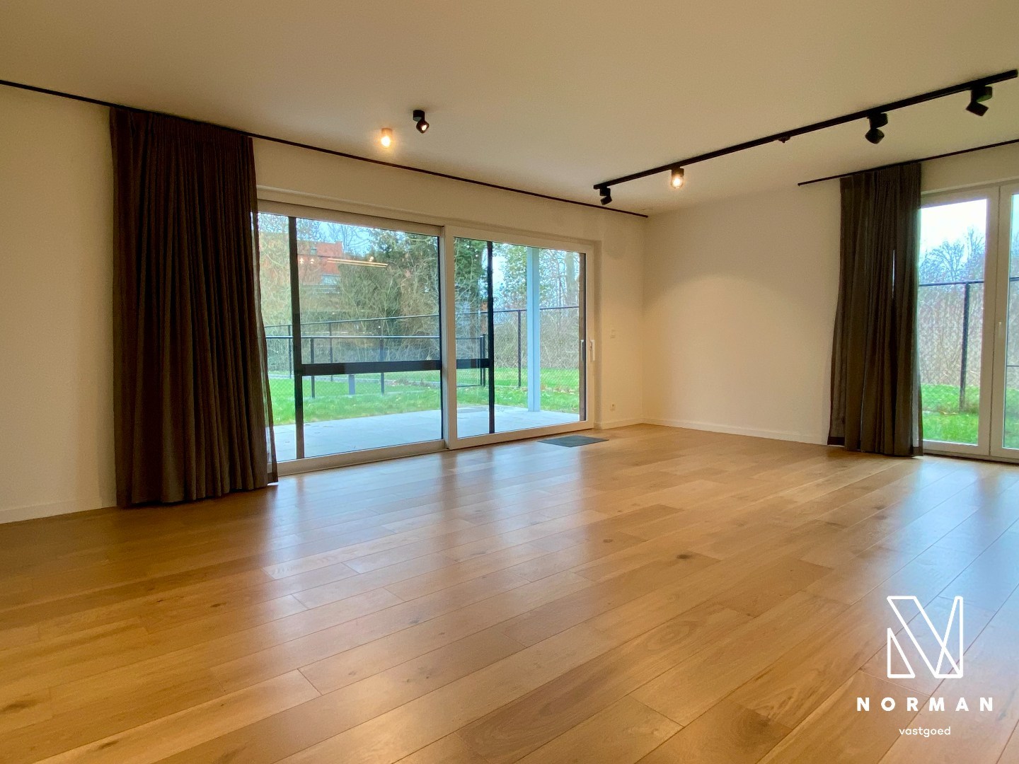 Gelijkvloers appartement in centrum Zwevegem met 2 slaapkamers en voor-en achtertuin - foto 4