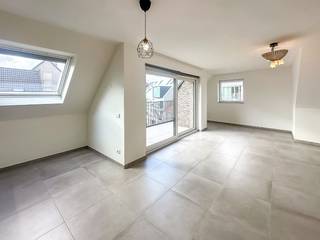 Welkom in de Zuidstraat 43 bus 302 – een gezellig éénslaapkamerappartement op een topligging in Torhout. Het appartement is uitgerust met de...