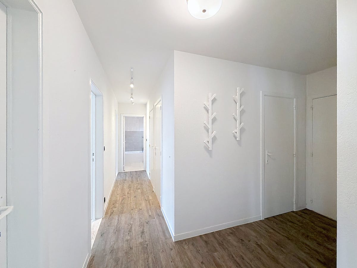 Refreshed apartment for rent in Sint-Kruis - photo 2