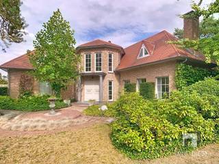 Deze prachtige villa gelegen op de rand van het natuurgebied Gerhagen op 2km van het centrum van Tessenderlo is gelegen op een grondoppervlak van...