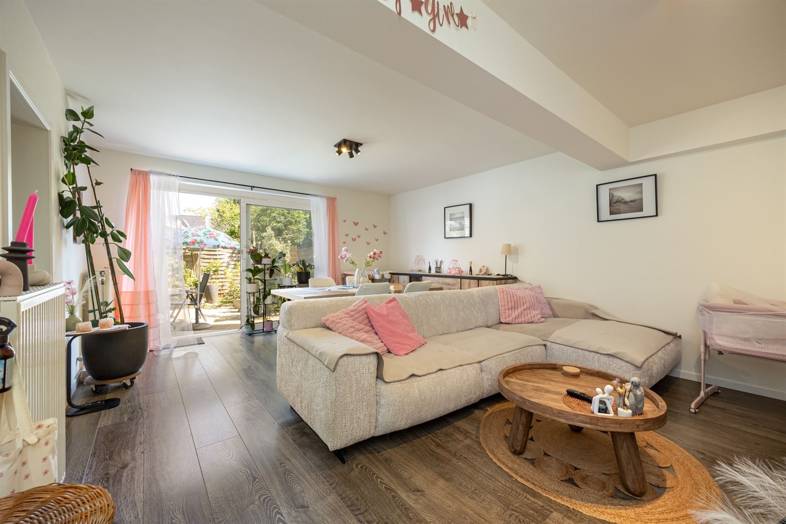 Gelijkvloers studio-appartement met terras en parking op rustige locatie - foto 4