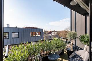 Dit uniek duplex appartement bevindt zich in het hart van Kontich. Scholen, winkels, horecazaken en openbaar vervoer vindt u allemaal...