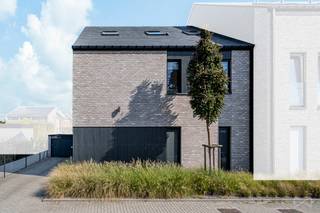 We Invest Liège et Lucas (0479/76.60.97) vous proposent à Richelle un superbe duplex alliant confort moderne et charme résidentiel. Idéalement...