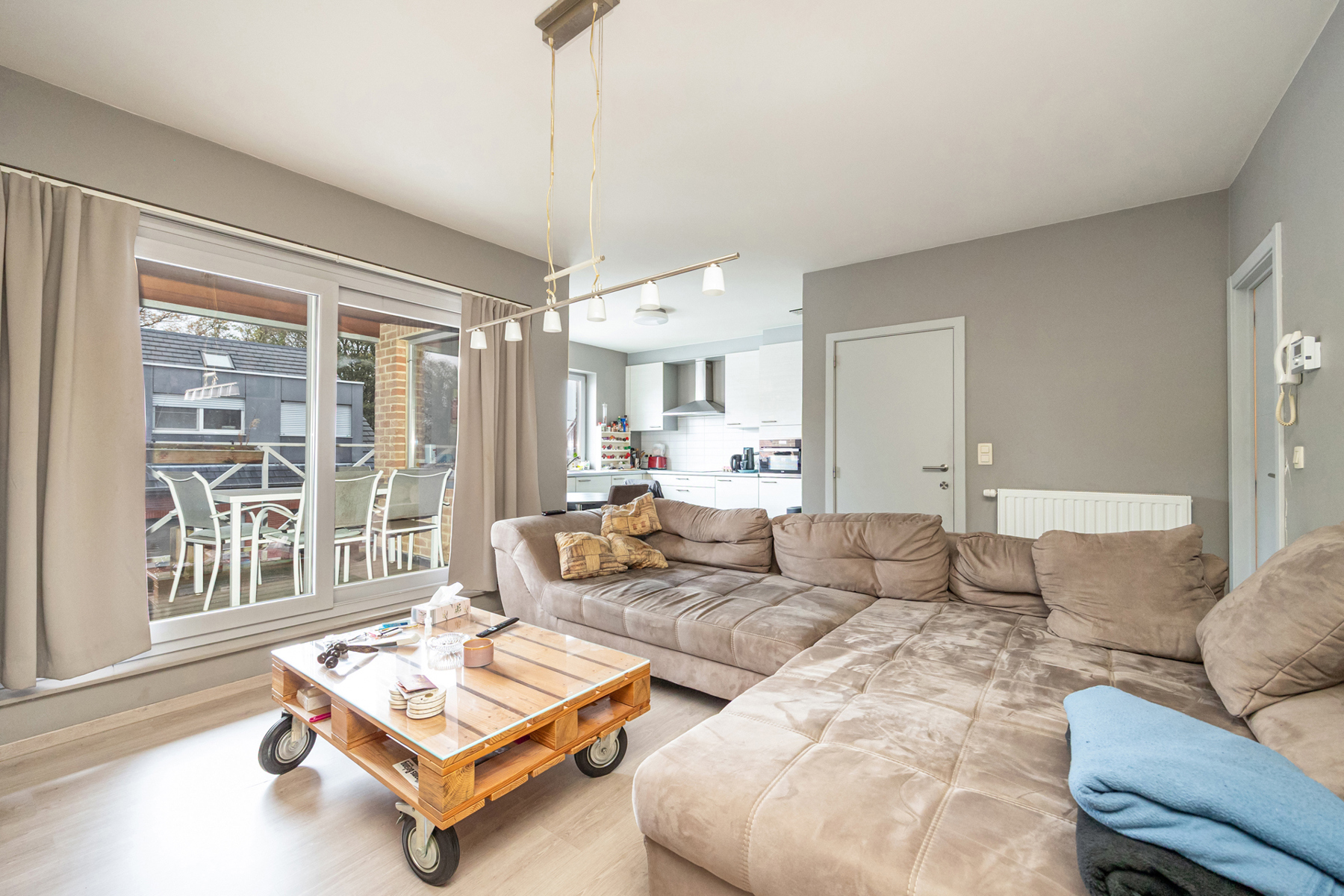 Stijlvol energiezuinig appartement met twee slaapkamers en garage . - foto 5