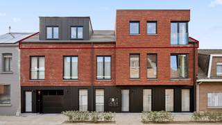 Nieuwbouw luxe penthouse met zeer ruim dakterras van 53m² op het zuid-westen.Verkoop onder registratiebelasting - 2% mogelijk - geen btw meer!Dit...