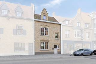 In het historische centrum van Diksmuide bieden wij u deze charmante woning met 2 slaapkamers aan. Deze gezellige en instapklare woonst bevindt...