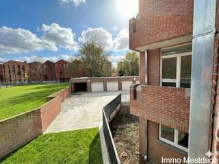 Royaal appartement met garagebox en zicht op de Schaffense Poort.Op een strategische toplocatie in Diest, op wandelafstand van het station en het...