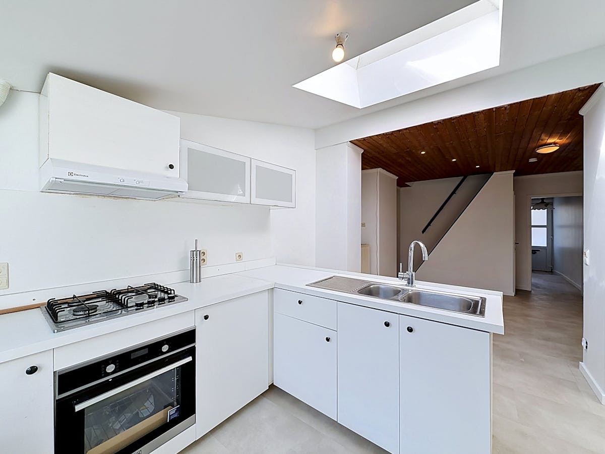 Gerenoveerde woning met tuin en goede verbinding in Ekkergem - foto 4