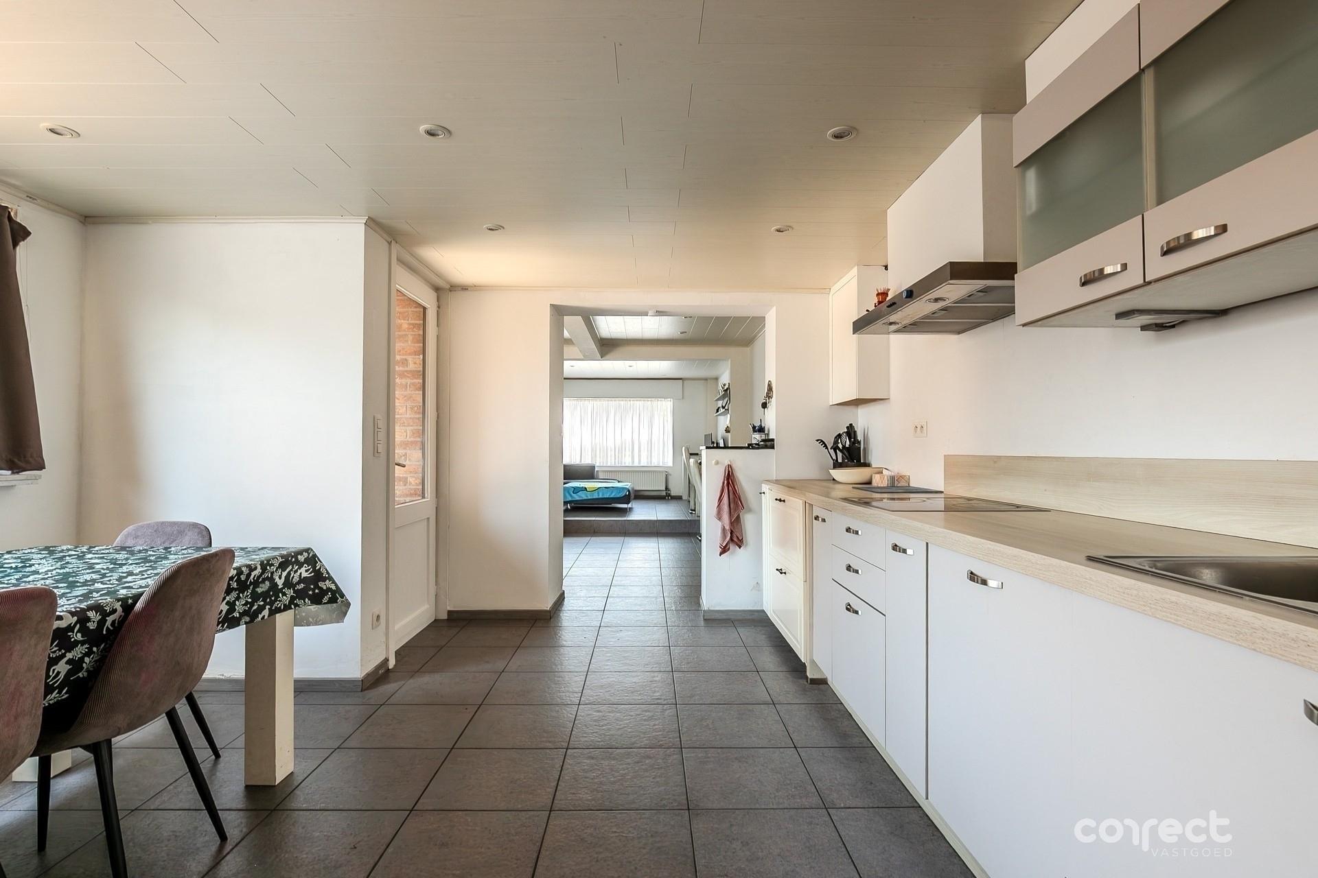 Ruime woning met zuid-gerichte tuin. - foto 5