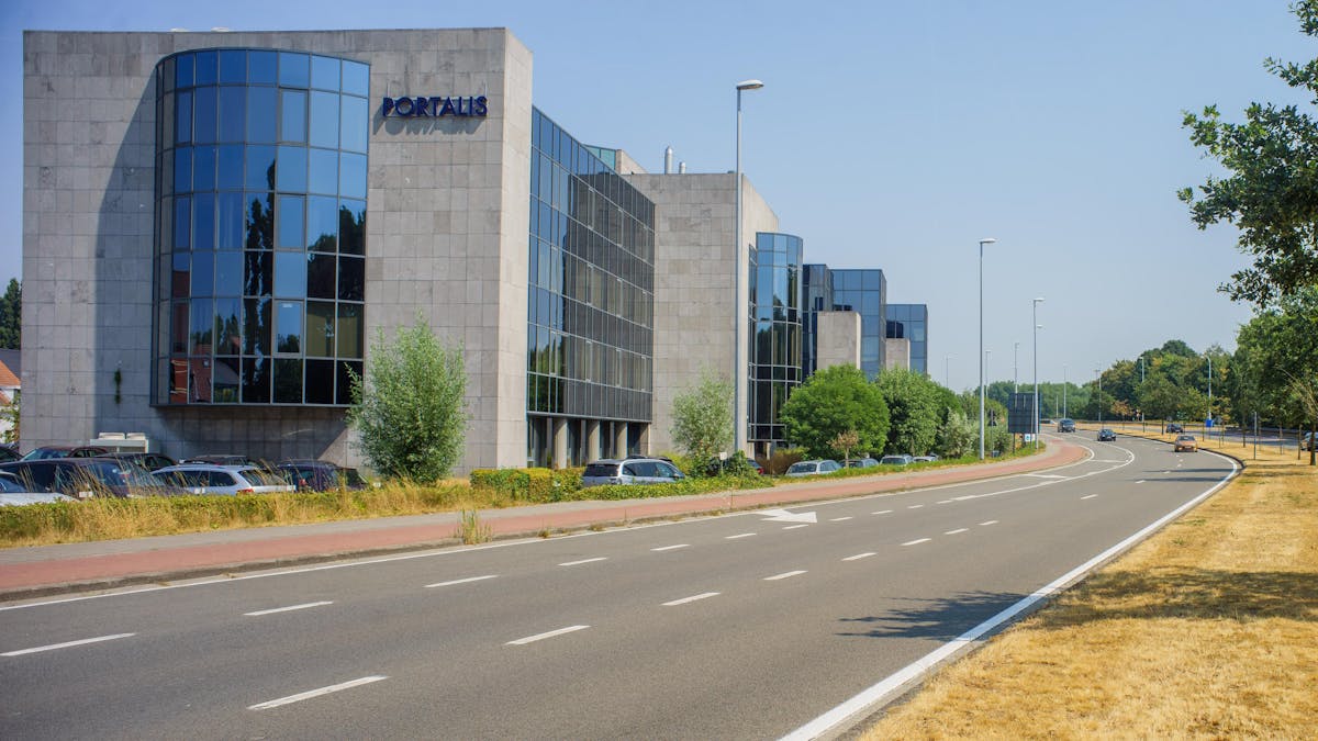 Kantoren (377-1460 m²) in bedrijvencomplex te Gent - foto 2