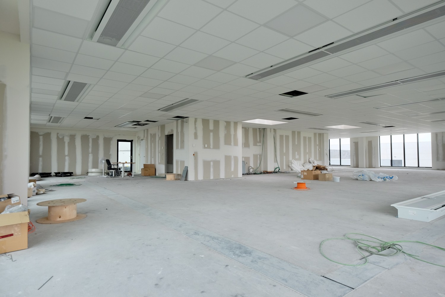 TE HUUR: Nieuwbouw kantoorruimte van 260 m2 - foto 2