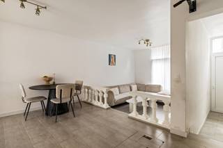 Welkom in jouw nieuwe thuis! Deze woning ontdek je in een rustige, residentiële straat in hartje Deurne. Een aangename woonomgeving met...