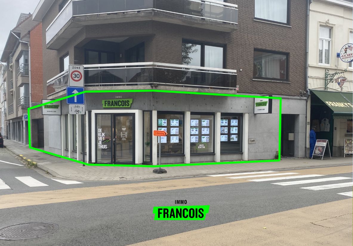 Instapklare, moderne kantoorruimte te huur in hartje Kortrijk met 4 parkeerplaatsen - foto 1