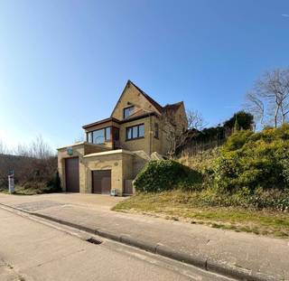 Oostduinkerke-Bad: Vrijstaande villa met uitzonderlijk open zicht over het natuurgebied van de Simli Duinen en een ligging op wandelafstand...