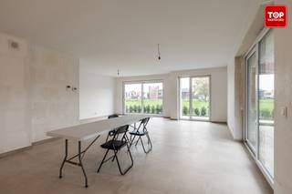 Laatste nieuwbouwappartement te koop, onmiddellijk beschikbaar en instapklaar.Het appartement beschikt over twee volwaardige slaapkamers, een...