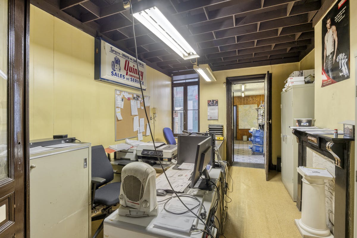 Investment property with renovation potential in Anderlecht - photo 4