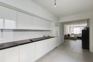 MODERNE WONING MET 2 SLAAPKAMERS, 2 TERRASSEN EN GARAGE IN HET CENTRUM VAN HOESELTIn het centrum van Hoeselt ligt deze moderne woning aan de L...