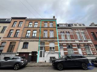 Informatie woningTe renoveren ééngezinswoning van ca. 195m² gelegen in één van de meest gegeerde straten van Berchem! IndelingSouterrain * Inkomhal...