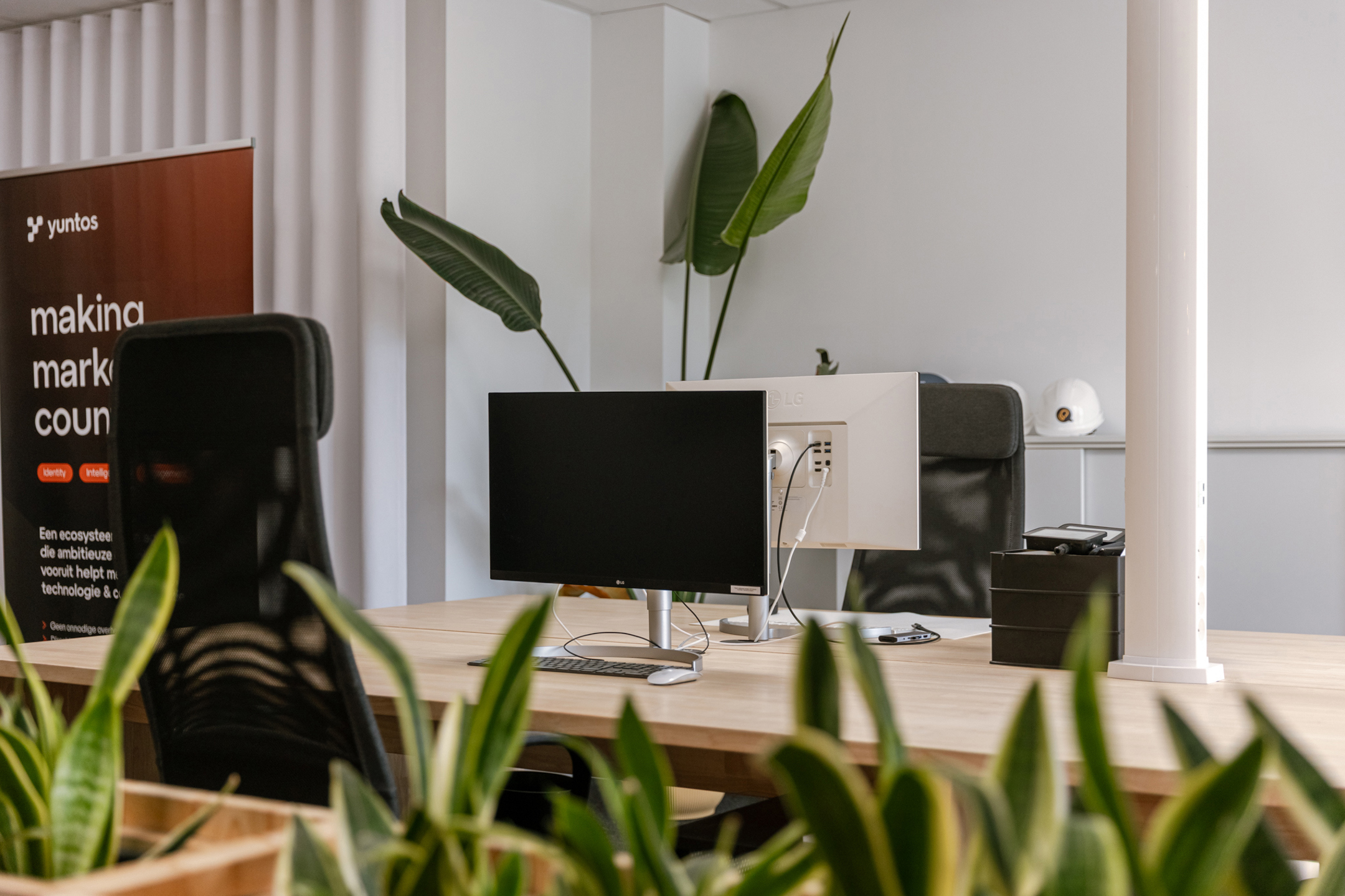 Multi-functioneel kantoor te koop met veel parking! - foto 1