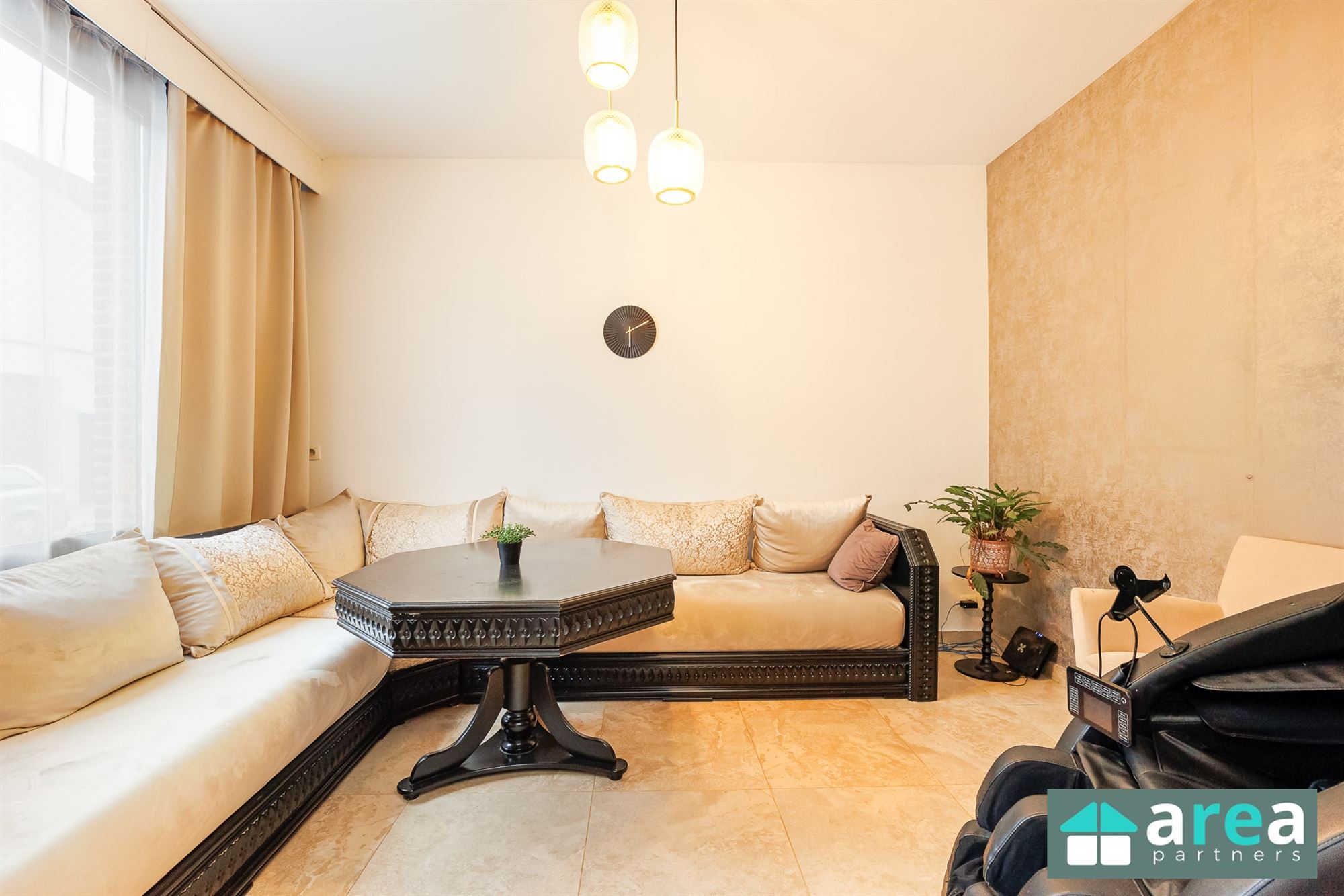 Instapklare woning met 5 slpk en zwembad! - foto 3