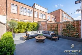 UW NIEUWE THUIS IN EEN RUSTIGE, AUTOLUWE STRAATRust en bereikbaarheidStelt u zich eens voor: een woning waar ruimte, licht en gezelligheid hand in...