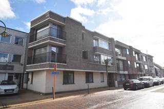 In het volle centrum gelegen 2-slpk.-appartement (85 m²) op de eerste verdieping, met terras (9 m²) en balkon. Het appartement beschikt over...