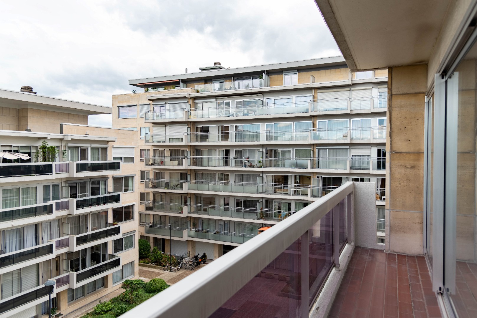Aangenaam 2-slaapkamerappartement met terras op centrale ligging - foto 5