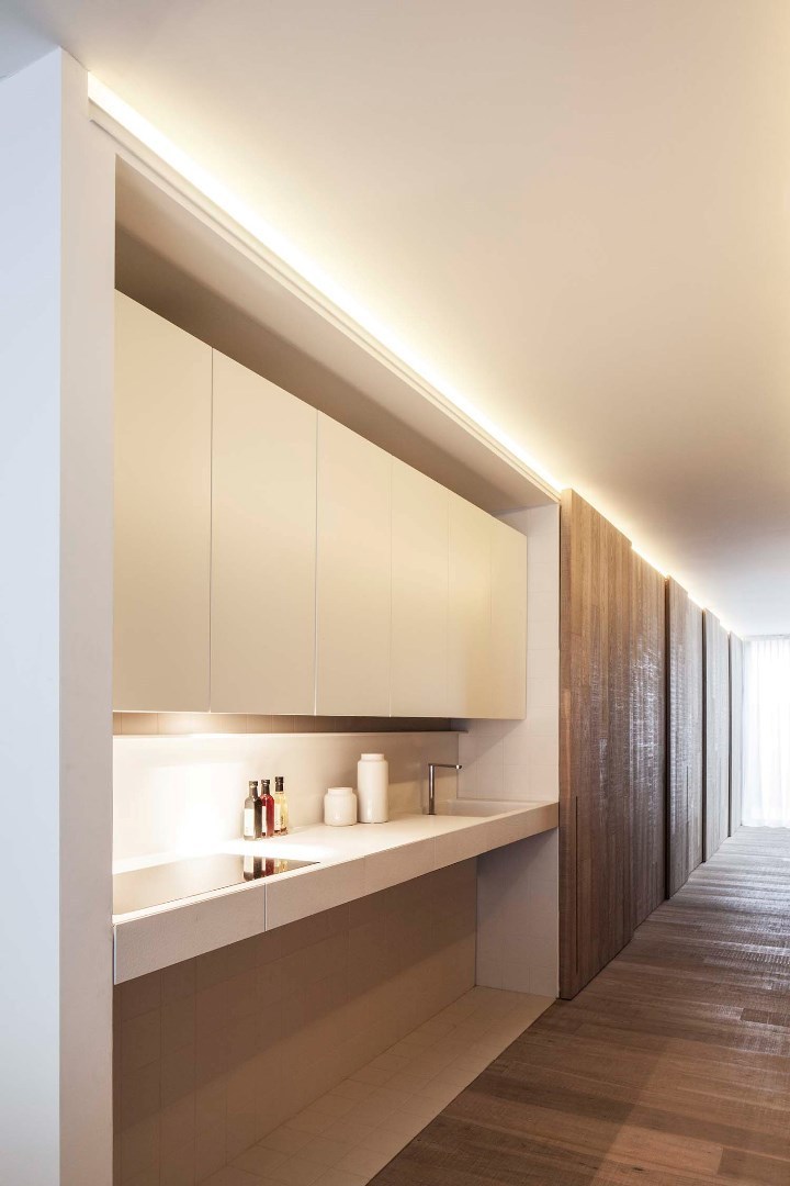 Uniek rolstoelvriendelijk en gemeubeld gelijkvloers appartement met terras dankzij hoogstaande architectuur - foto 4