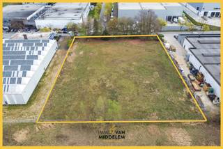 Immo Van Middelem vous propose ce terrain industriel de ±5.000 m² idéalement situé dans la zone industrielle établie "Broekooi" à Zellik (Asse).Cette...