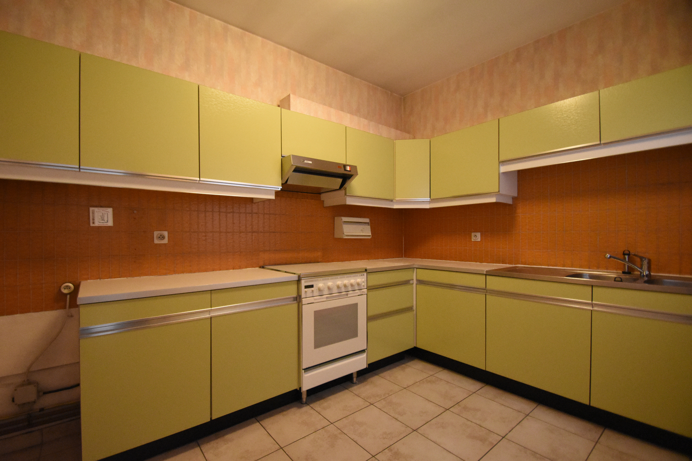 Op te frissen gezinswoning met 2 slaapkamers, ruime zolder en tuin - foto 5