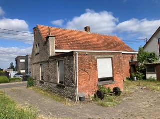 Af te breken of te renoveren woning op een mooi perceel bouwgrond.Gelegen in de nabijheid van openbaar, scholen en een vlotte verbinding naar de...