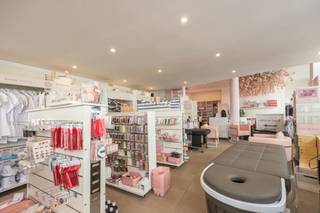 PLAN VIA VOLGENDE LINK UW BEZOEK IN ALSOOK UW GEGEVENS: https://demeester.mijnhuurprofiel.be/whise/7282317Uitzonderlijke handelsruimte op zeer...