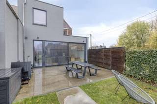 DISCOVERY DAY: zat. 13/12 van 10u en 12u.Kom als eerste deze woning bezoeken! Opgelet, enkel op afspraak! www.doorniksesteenweg579.beOp een...